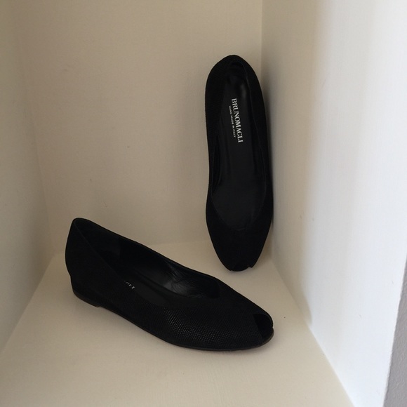 Italian made BRUNO MAGLI Suede Peep Toe Flats - Picture 2 of 5